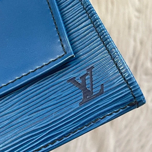 Authentic LOUIS VUITTON Clutch Bag Jena Blue Epi - Picture 11 of 12